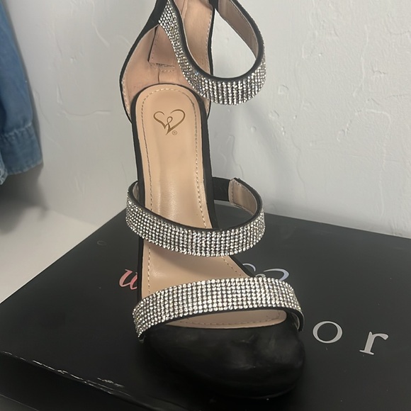 Sparkly black, block heel - Picture 2 of 7